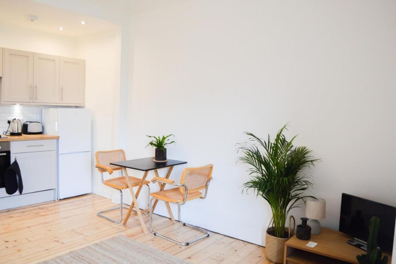 Modern 1 Bedroom Flat In The Heart Of EDI Kültér fotó